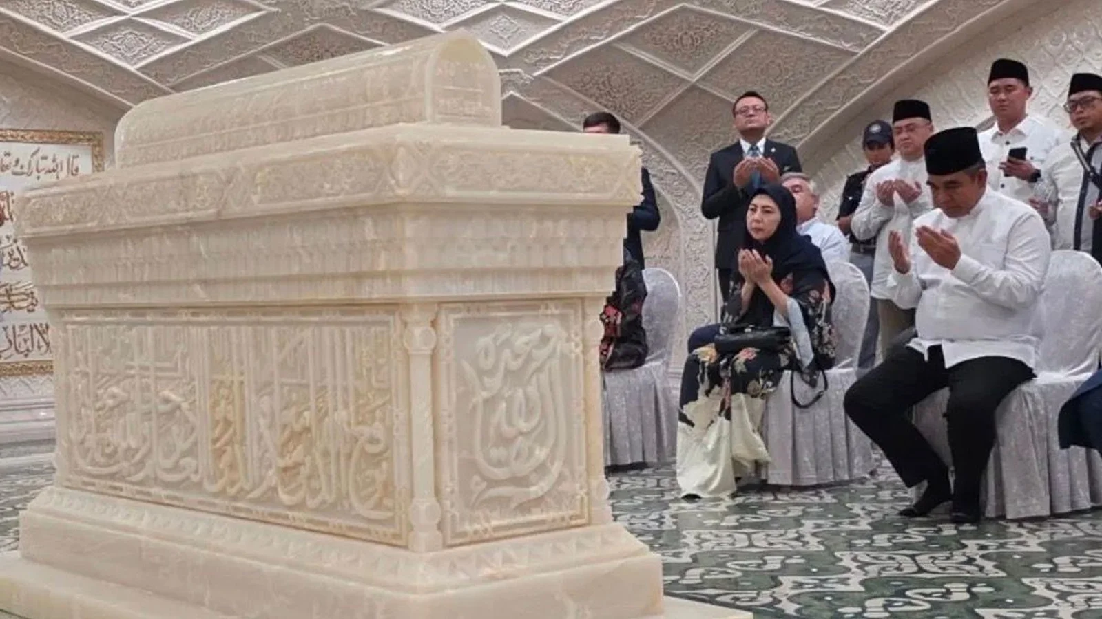 The Chairman of the Indonesian People’s Consultative Assembly Visits Imam Bukhari’s Tomb in Uzbekistan, Highlights Bung Karno’s Role in 1956
